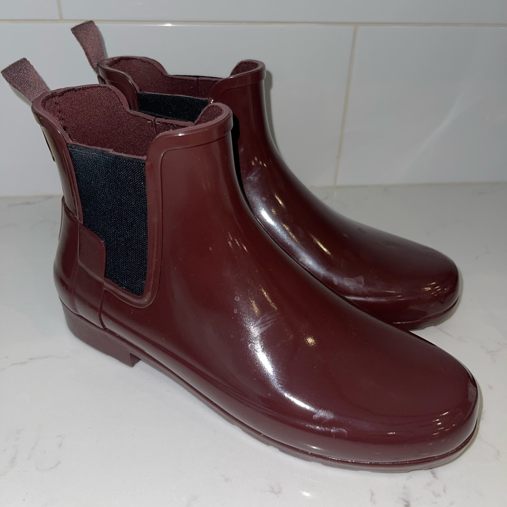 HUNTER Women's Refined Gloss Slim Fit Chelsea Boots in Cherry Brandy